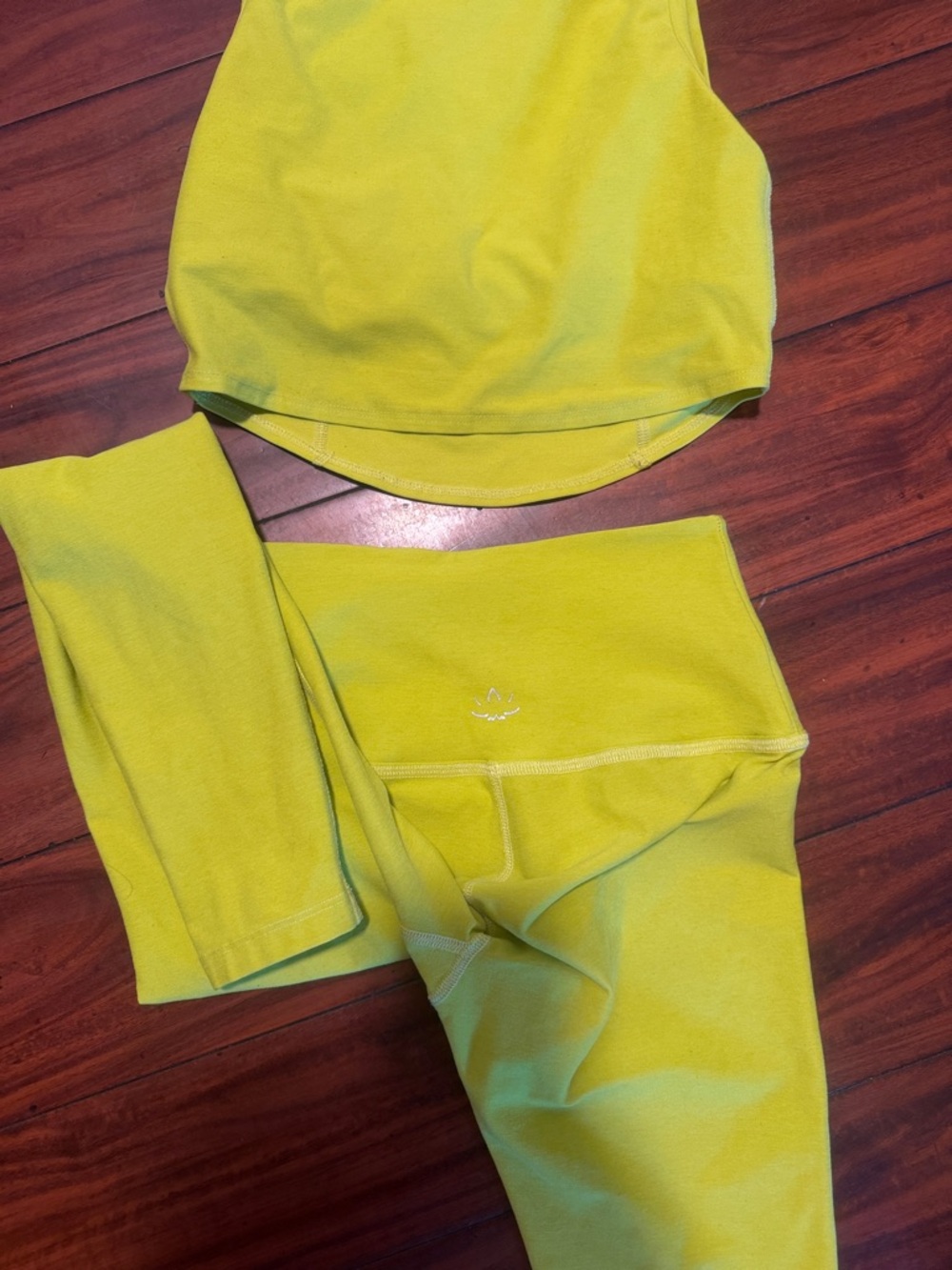 Beyond Yoga set, Neon Yellow Scoop Neck Tank and leggings - Picture 4 of 9